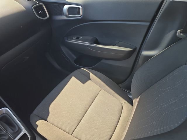 Used 2023 Hyundai Venue SE image 15