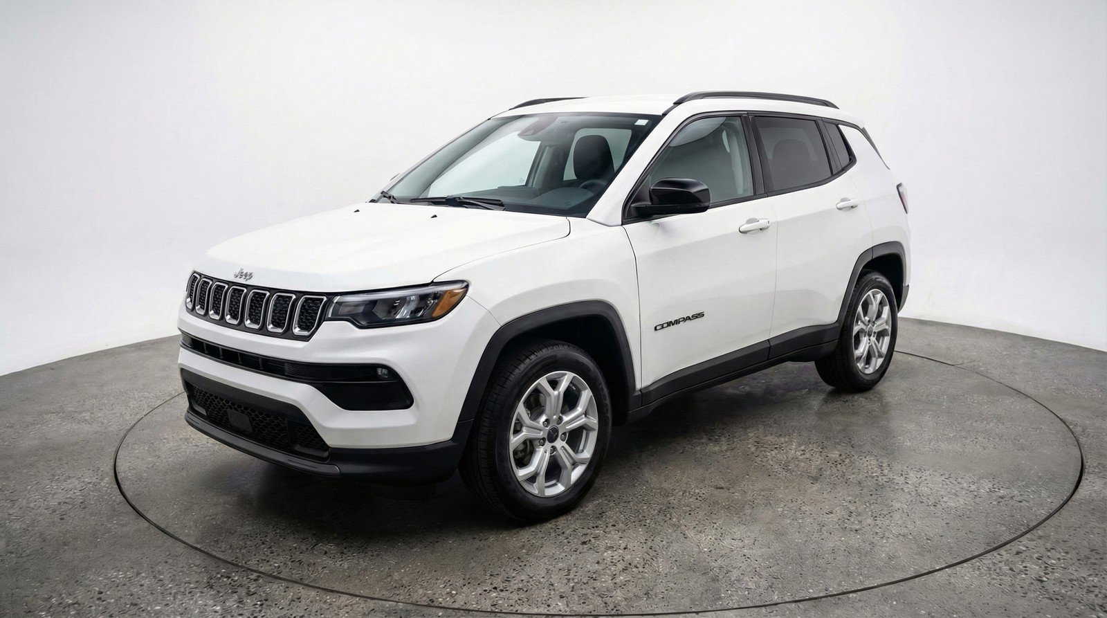 Used 2025 Jeep Compass Latitude AWD/4WD image 3