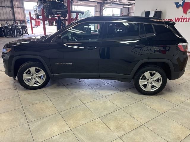 Used 2022 Jeep Compass Latitude w/ Convenience Group AWD/4WD image 2