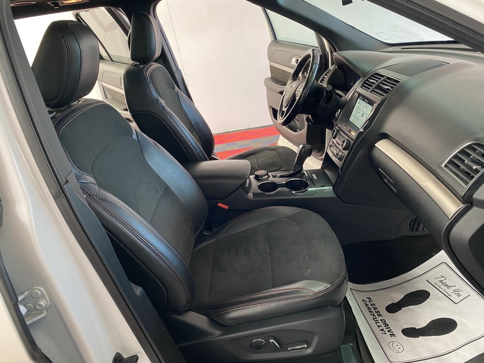 Used 2018 Ford Explorer XLT w/ Equipment Group 202A AWD/4WD image 9