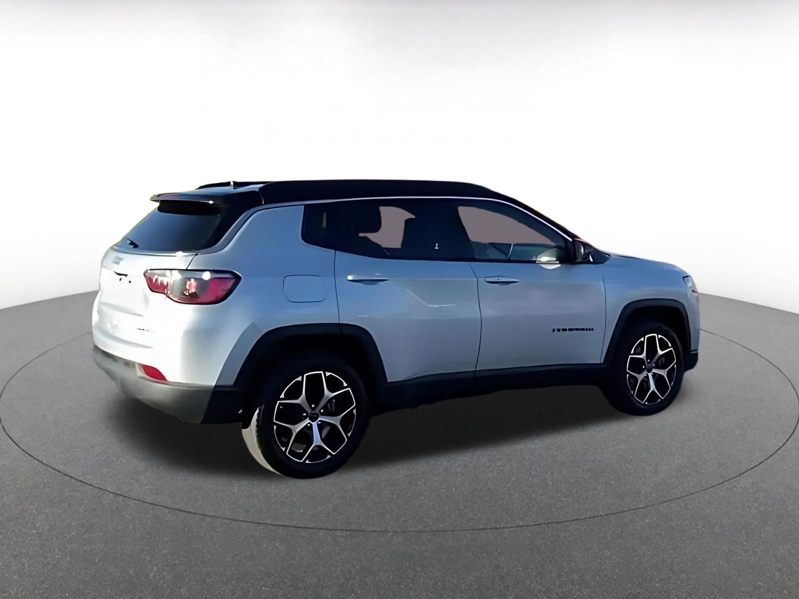 Used 2025 Jeep Compass Limited image 10