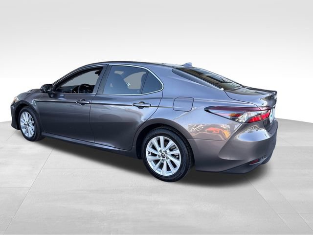 Used 2022 Toyota Camry LE FWD image 3