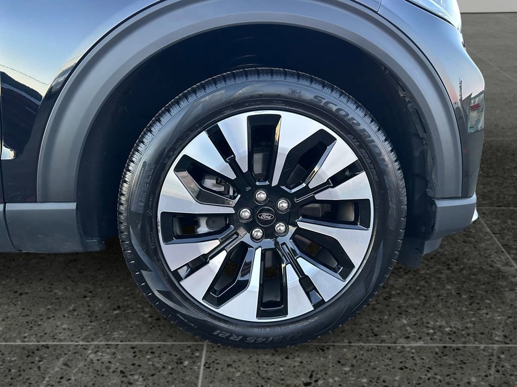 Used 2025 Ford Explorer Platinum w/ LUX Leather Package AWD/4WD image 9