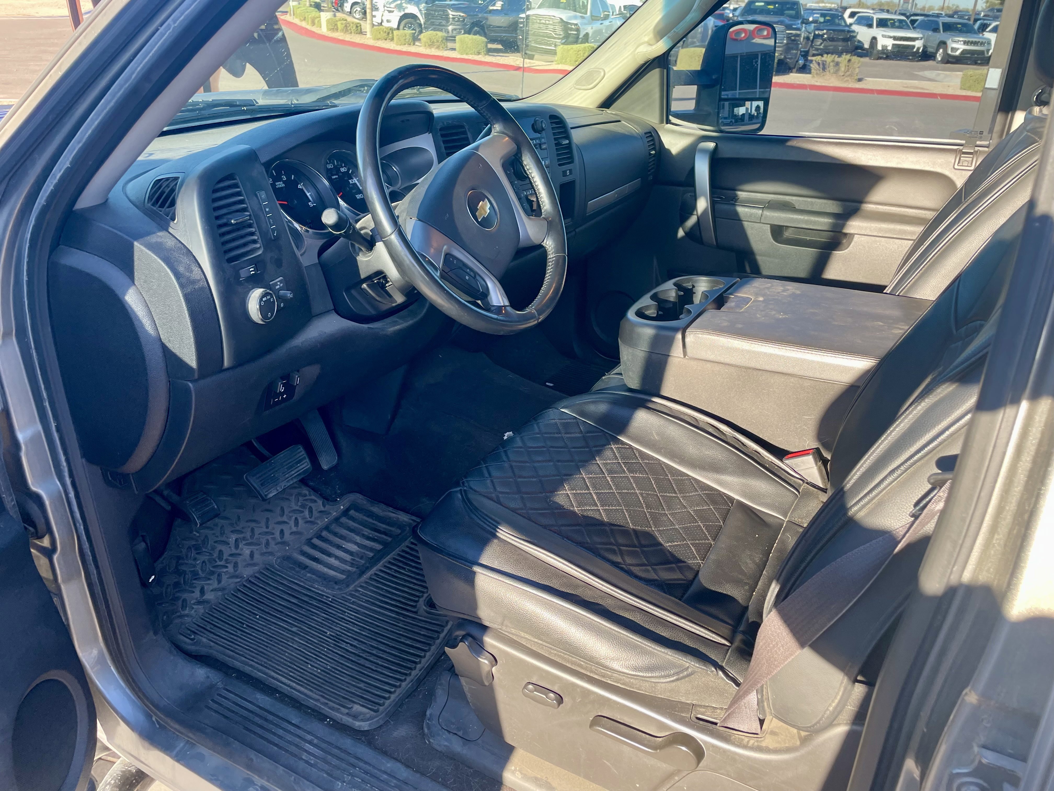 Used 2013 Chevrolet Silverado 2500 LT w/ Interior Plus Package image 11