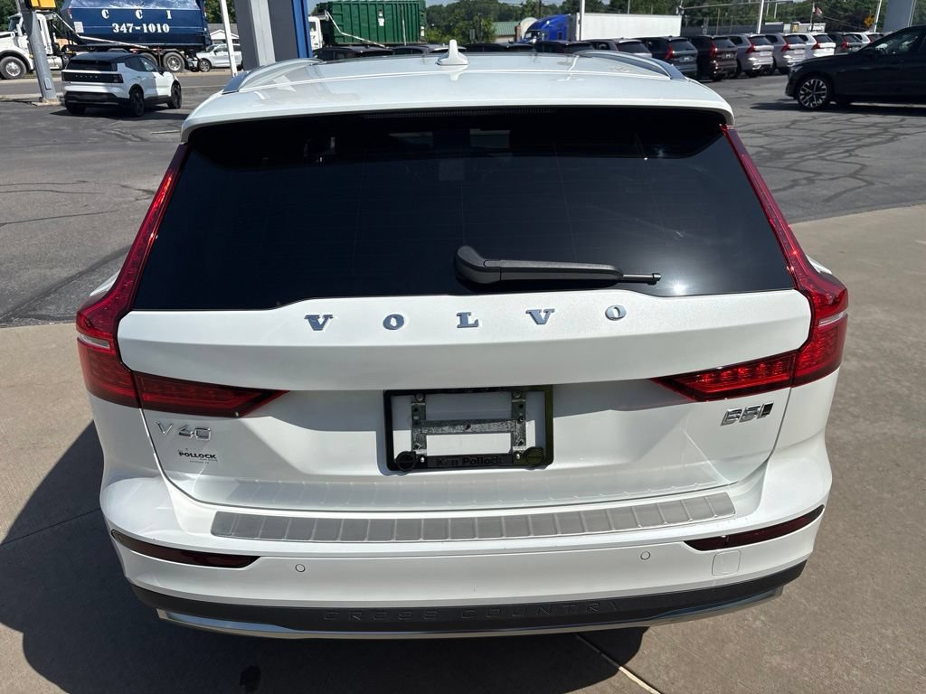 Certified 2024 Volvo V60 B5 Cross Country Plus w/ Protection Package Premier AWD/4WD image 7