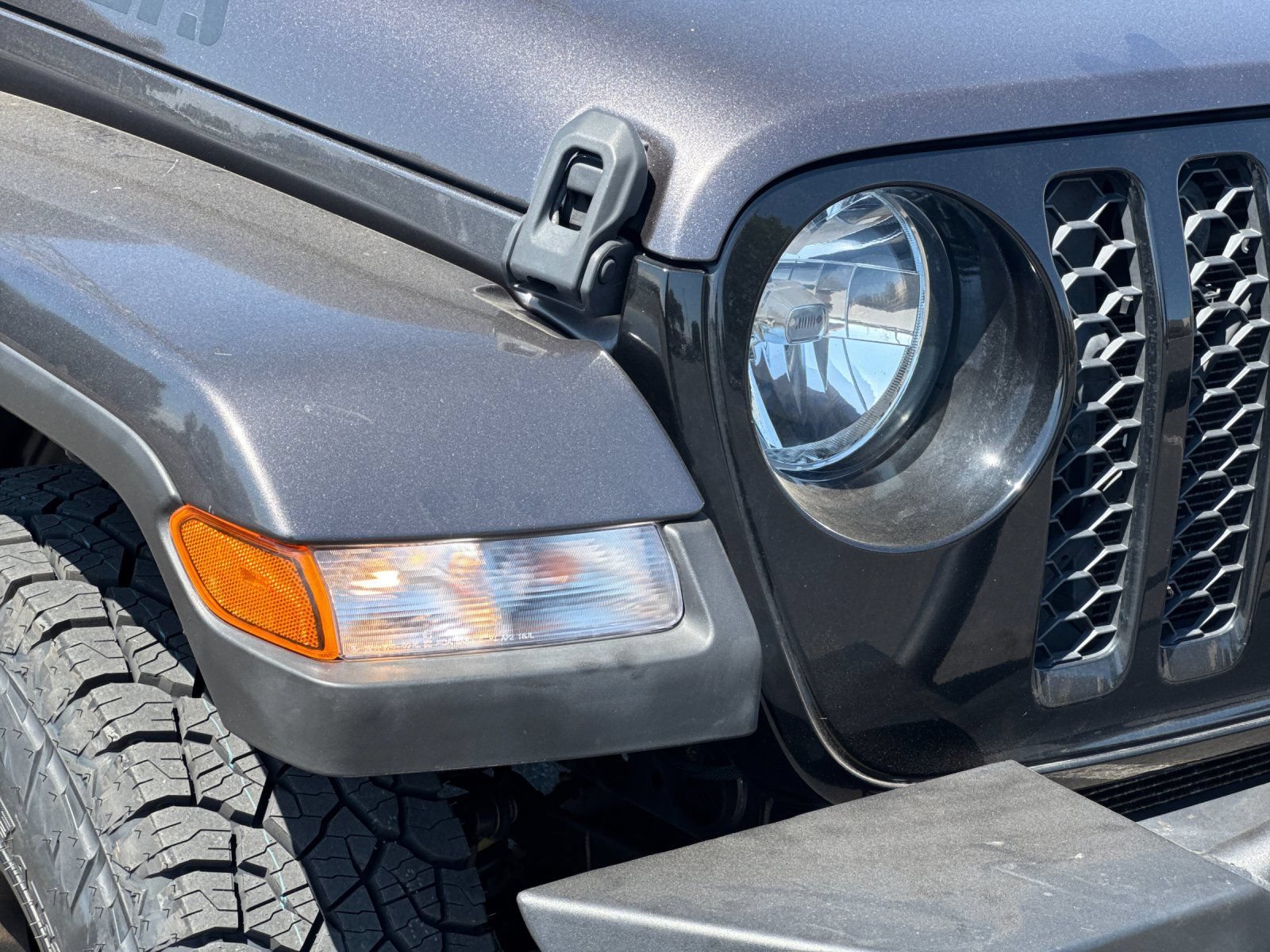 Used 2022 Jeep Gladiator Sport AWD/4WD image 36
