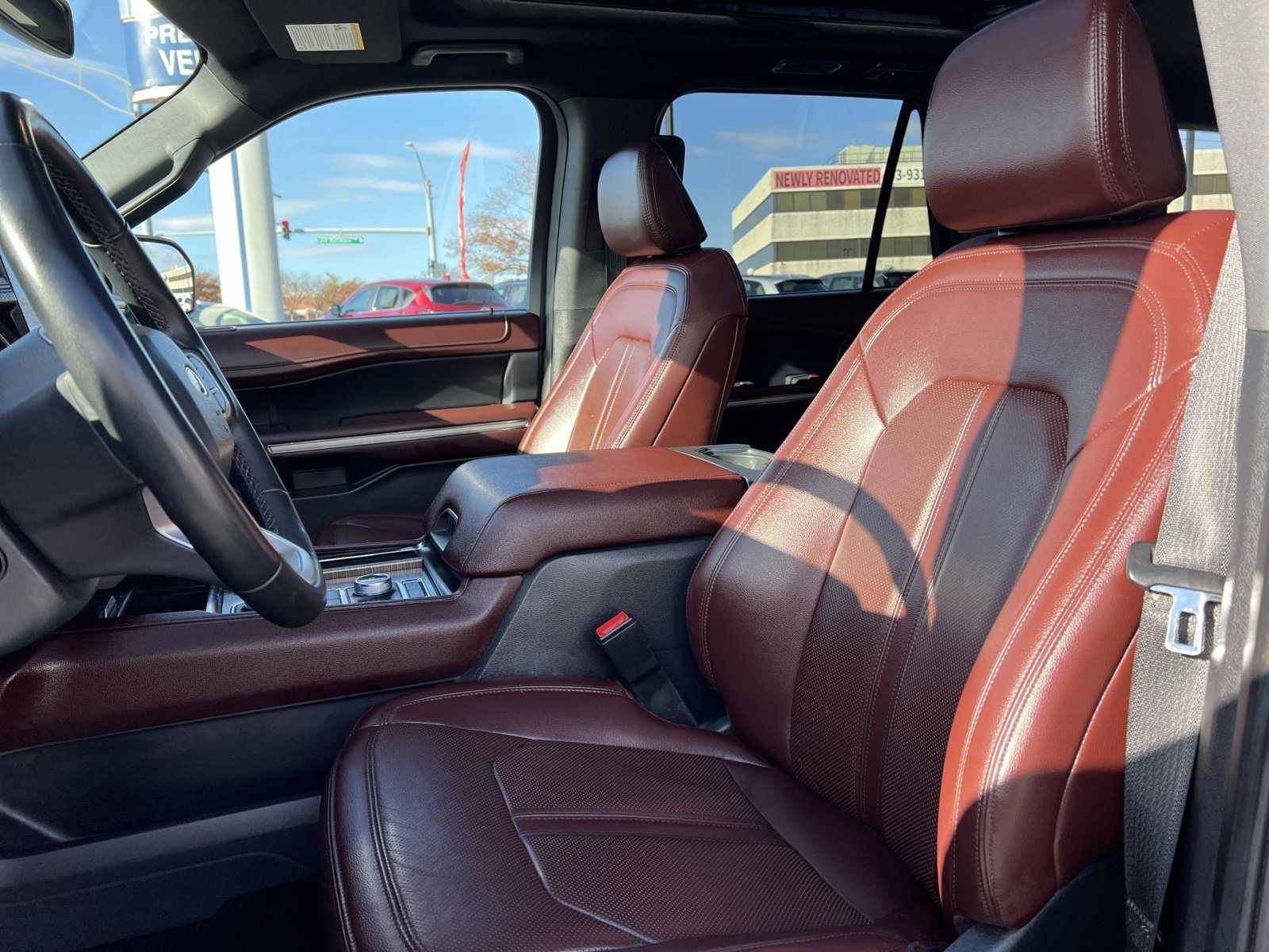 Used 2024 Ford Expedition Limited image 13