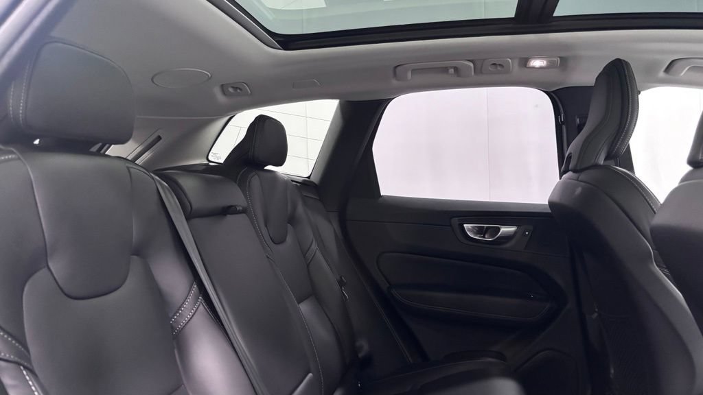 Certified 2024 Volvo XC60 T8 Ultimate AWD/4WD image 25