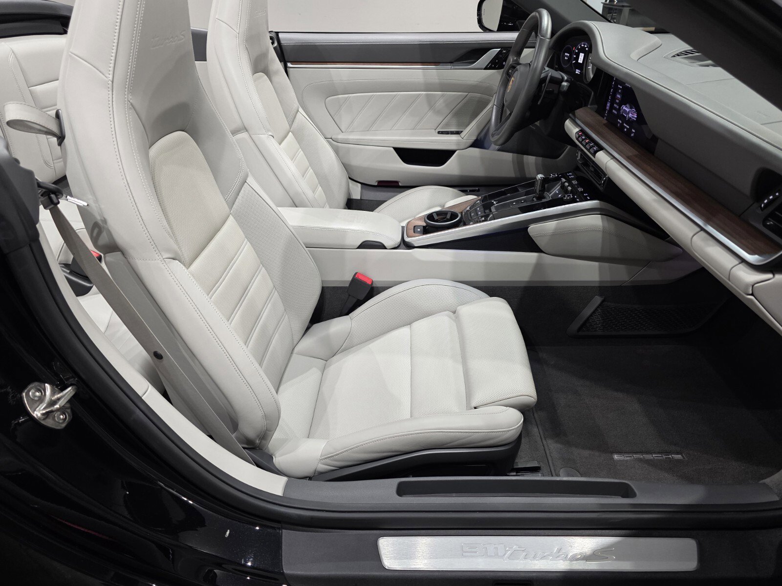 Used 2021 Porsche 911 Turbo S image 22