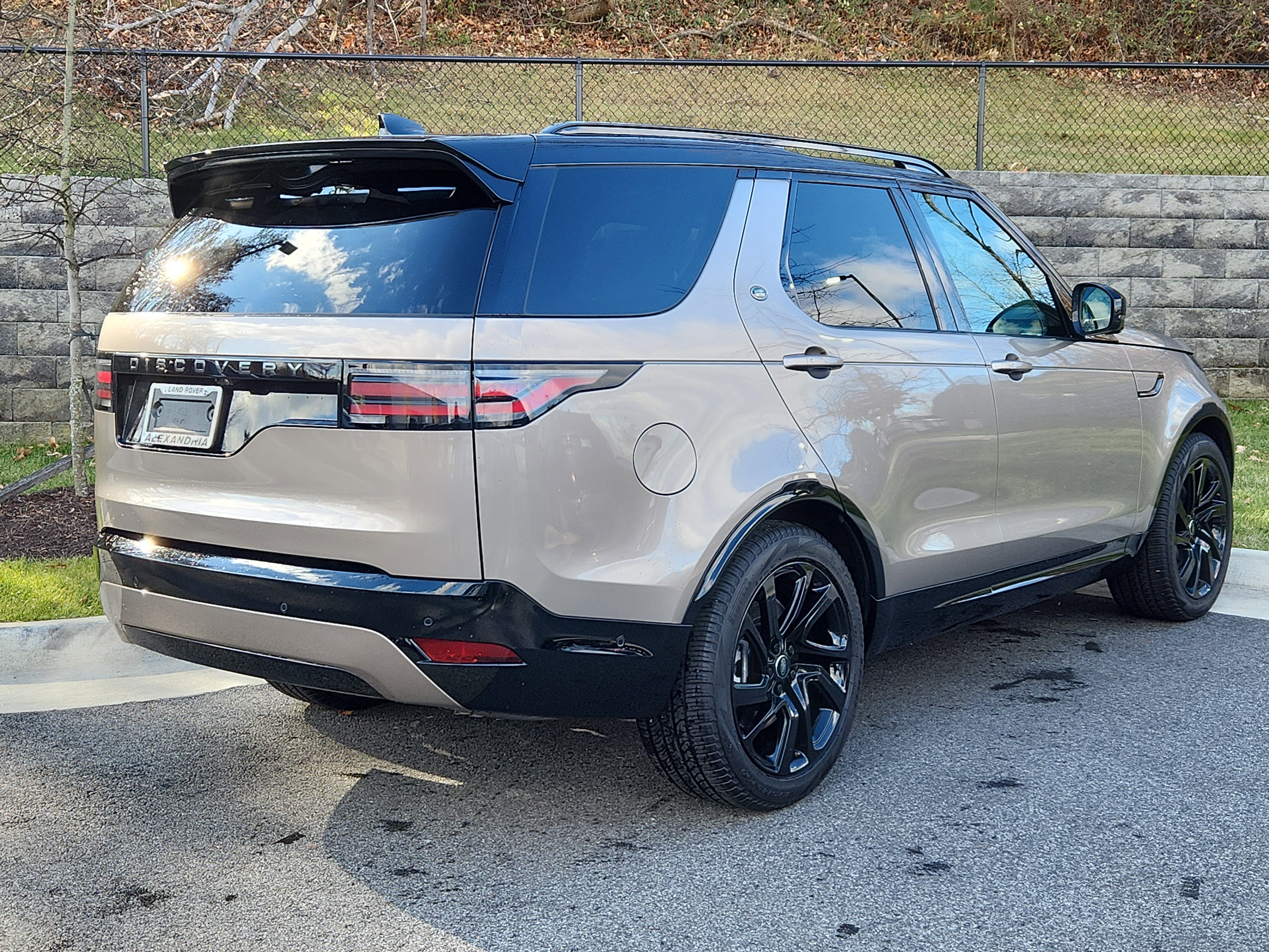 Certified 2024 Land Rover Discovery Dynamic SE image 2