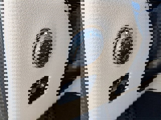 Used 2024 Mercedes-Benz GLC 300 4MATIC image 33