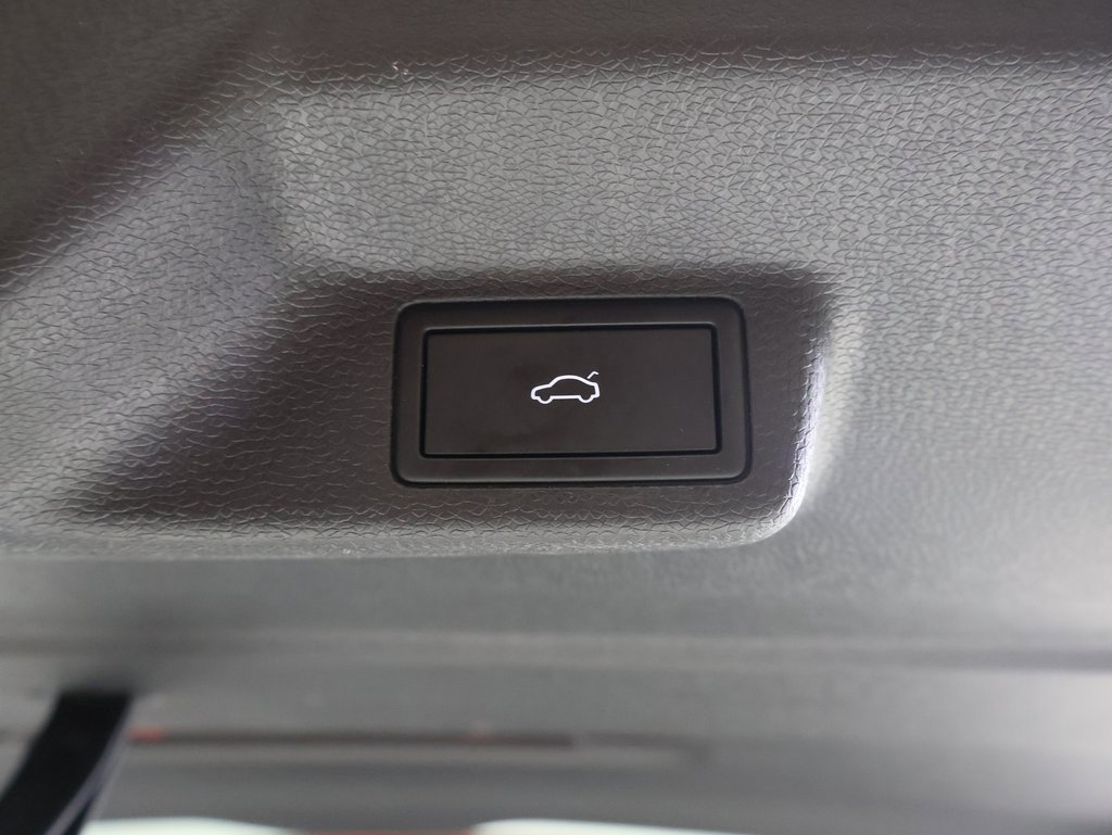 Used 2025 Volkswagen ID. Buzz 1st Edition image 19