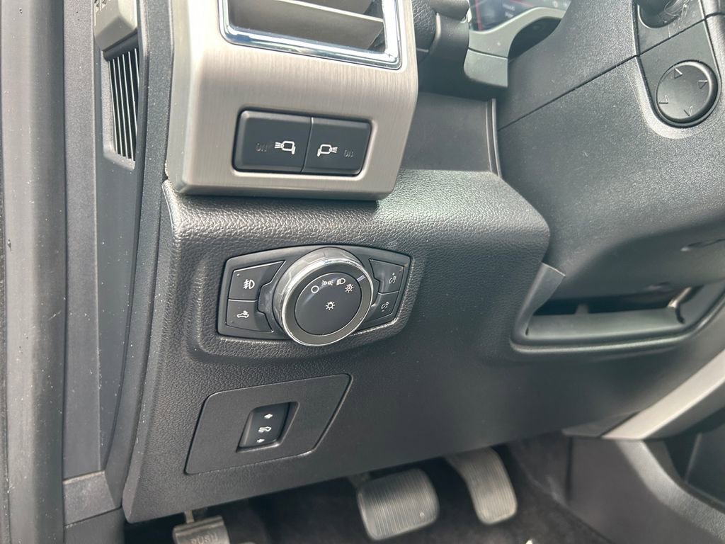 Used 2016 Ford F150 Platinum w/ Equipment Group 701A Luxury image 21