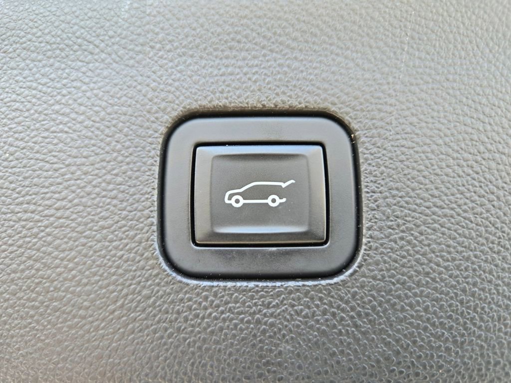 Used 2019 Buick Enclave Essence image 21