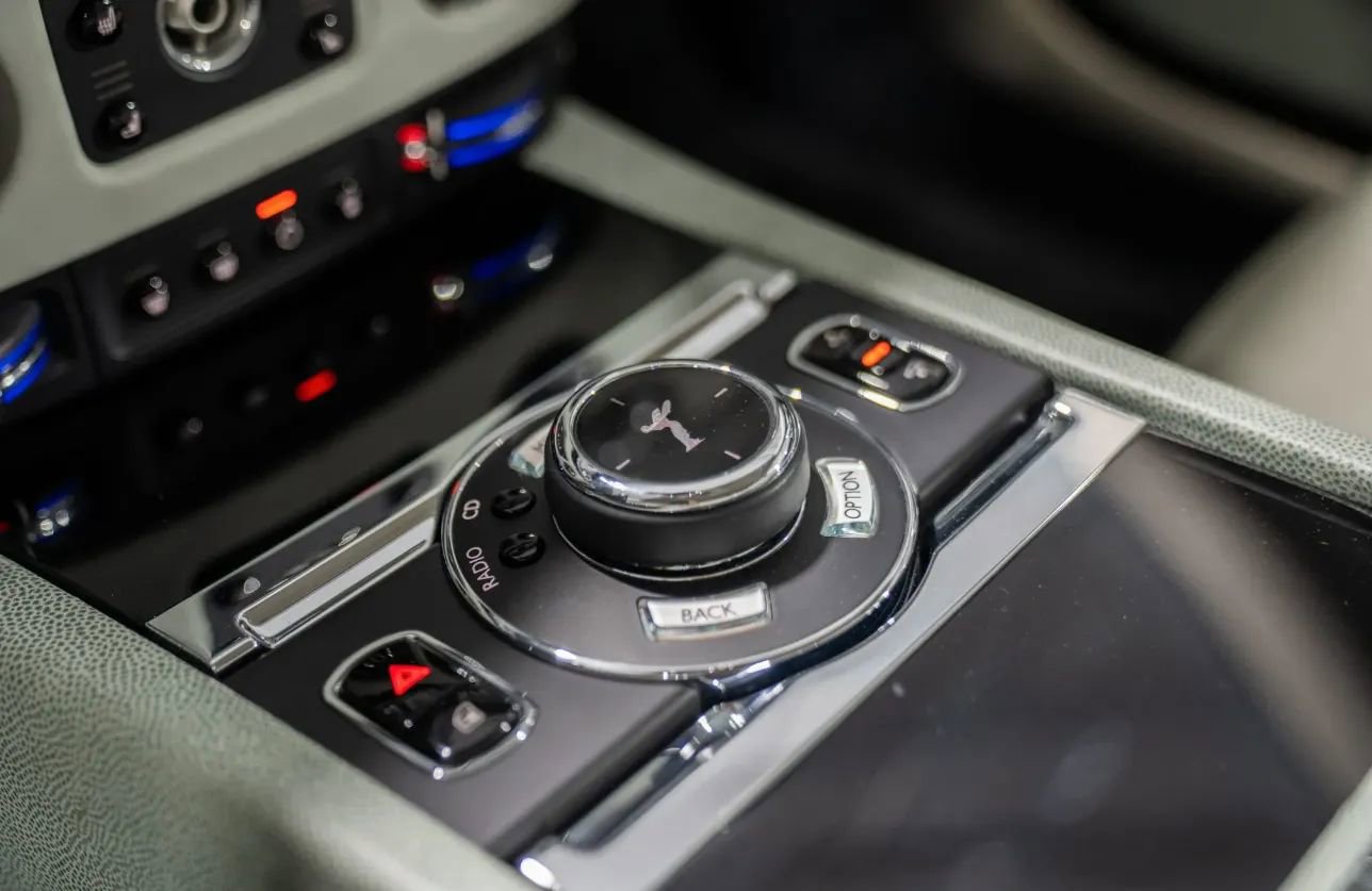 Used 2014 Rolls-Royce Wraith image 32