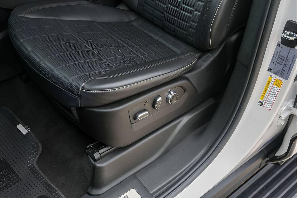 Certified 2023 Cadillac Escalade ESV Sport Platinum w/ LPO, ONYX Package AWD/4WD image 8