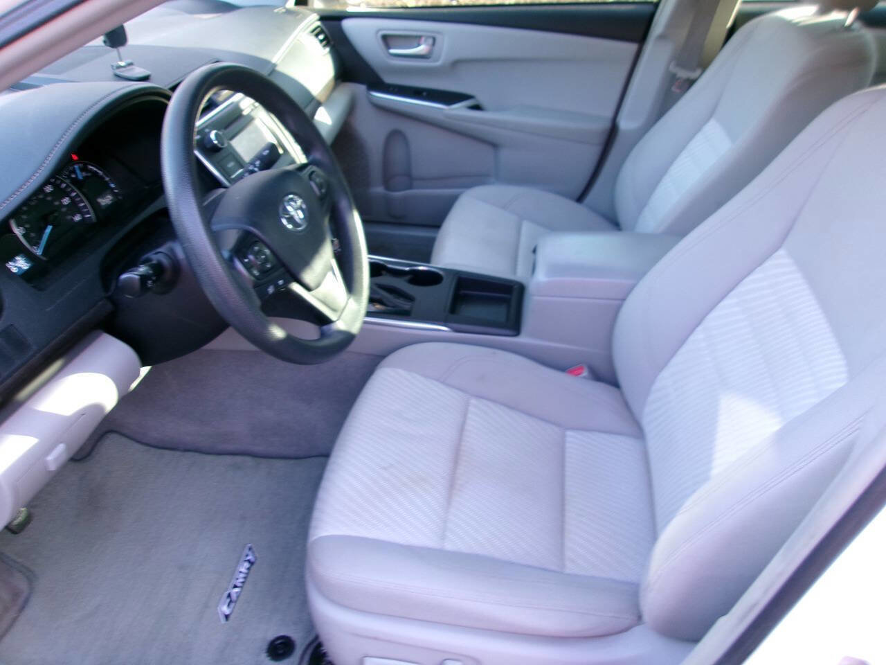 Used 2015 Toyota Camry LE image 6