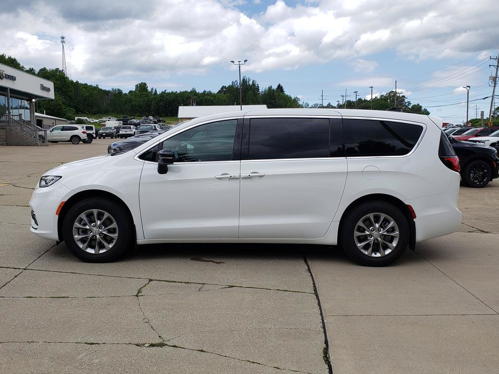 New 2026 Chrysler Pacifica Select AWD/4WD image 6