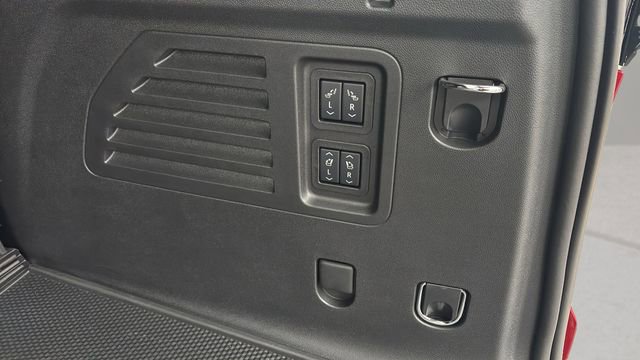 Certified 2025 Chevrolet Traverse High Country w/ LPO, Floor Liner Package image 39