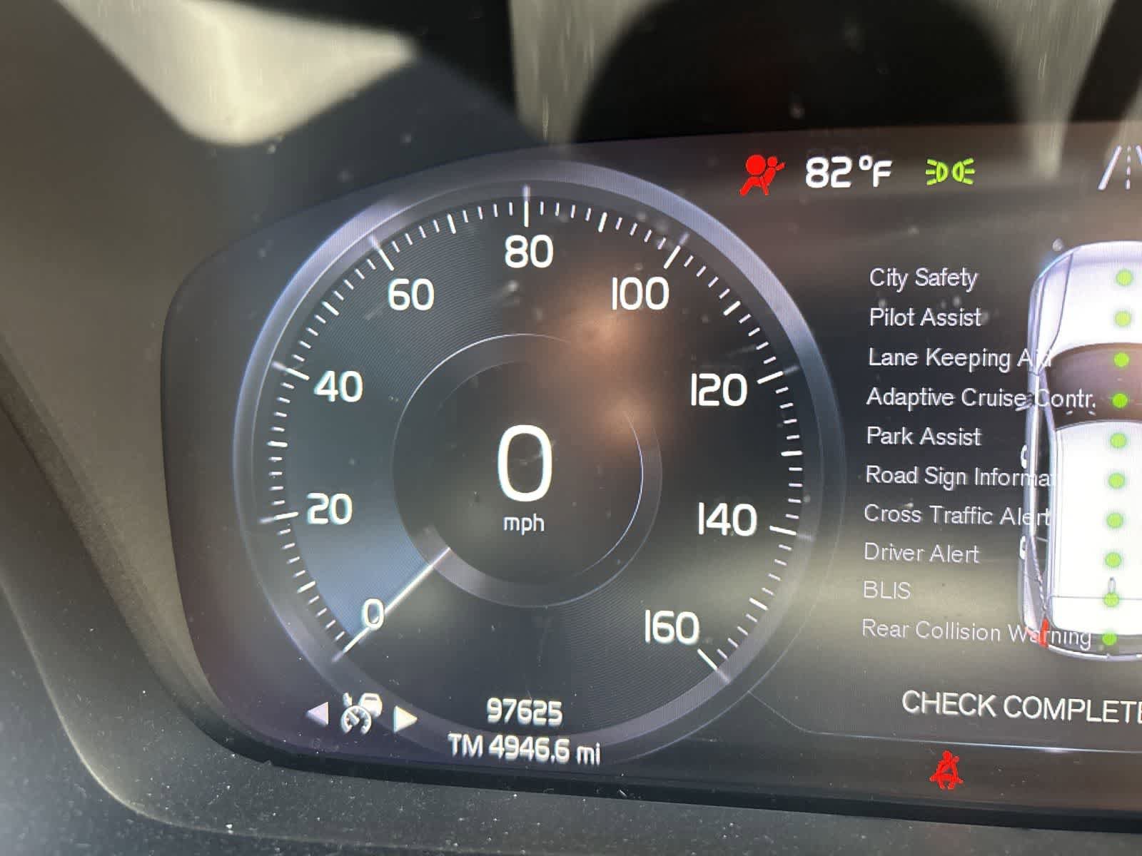 Used 2019 Volvo XC40 T4 R-Design FWD image 26