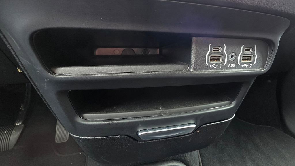 Used 2025 Chrysler Pacifica Select FWD image 44