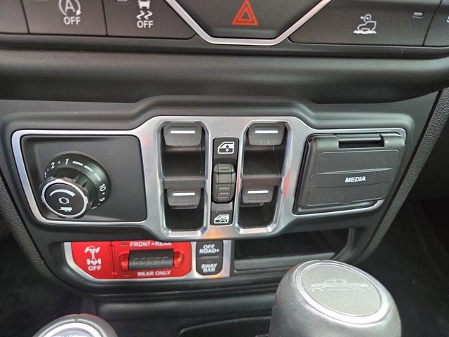 Used 2021 Jeep Gladiator Rubicon AWD/4WD image 19