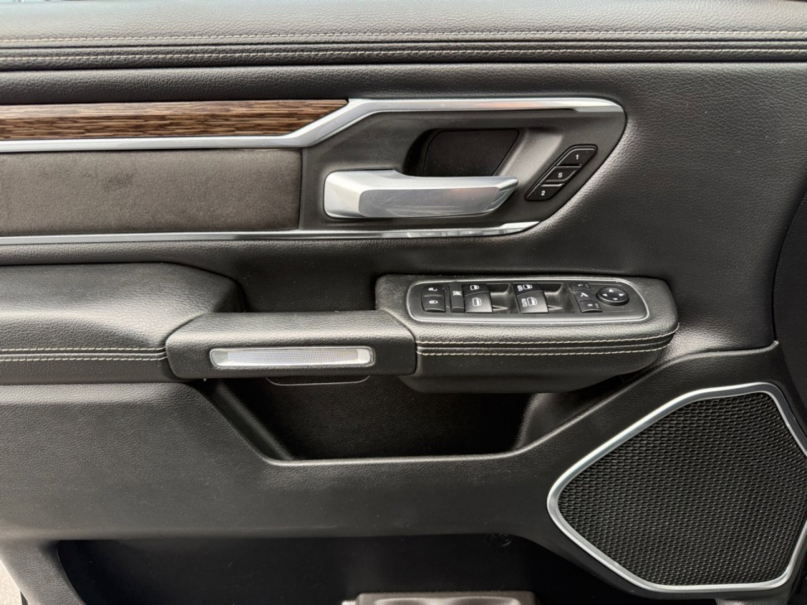 Used 2019 RAM 1500 Laramie image 33