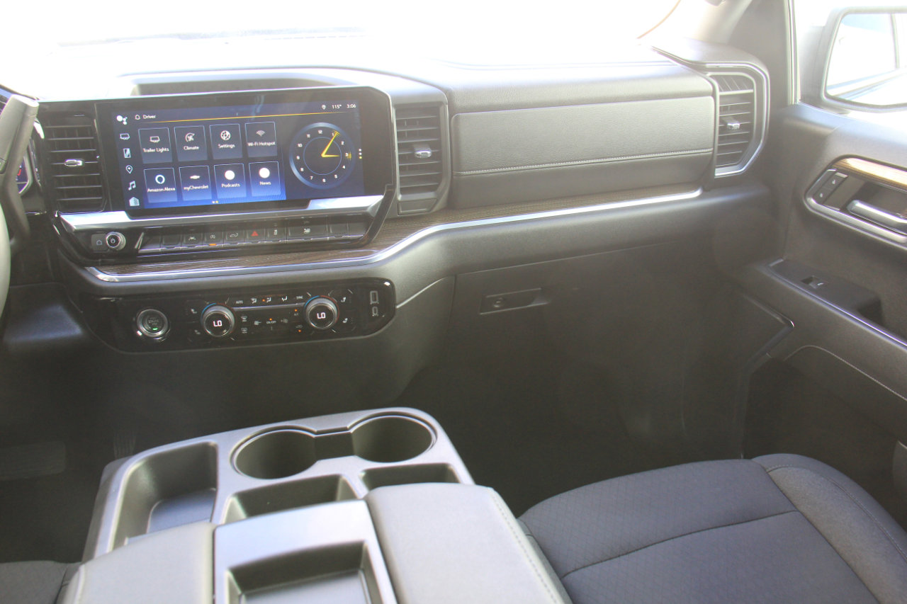 Used 2024 Chevrolet Silverado 1500 LT image 10