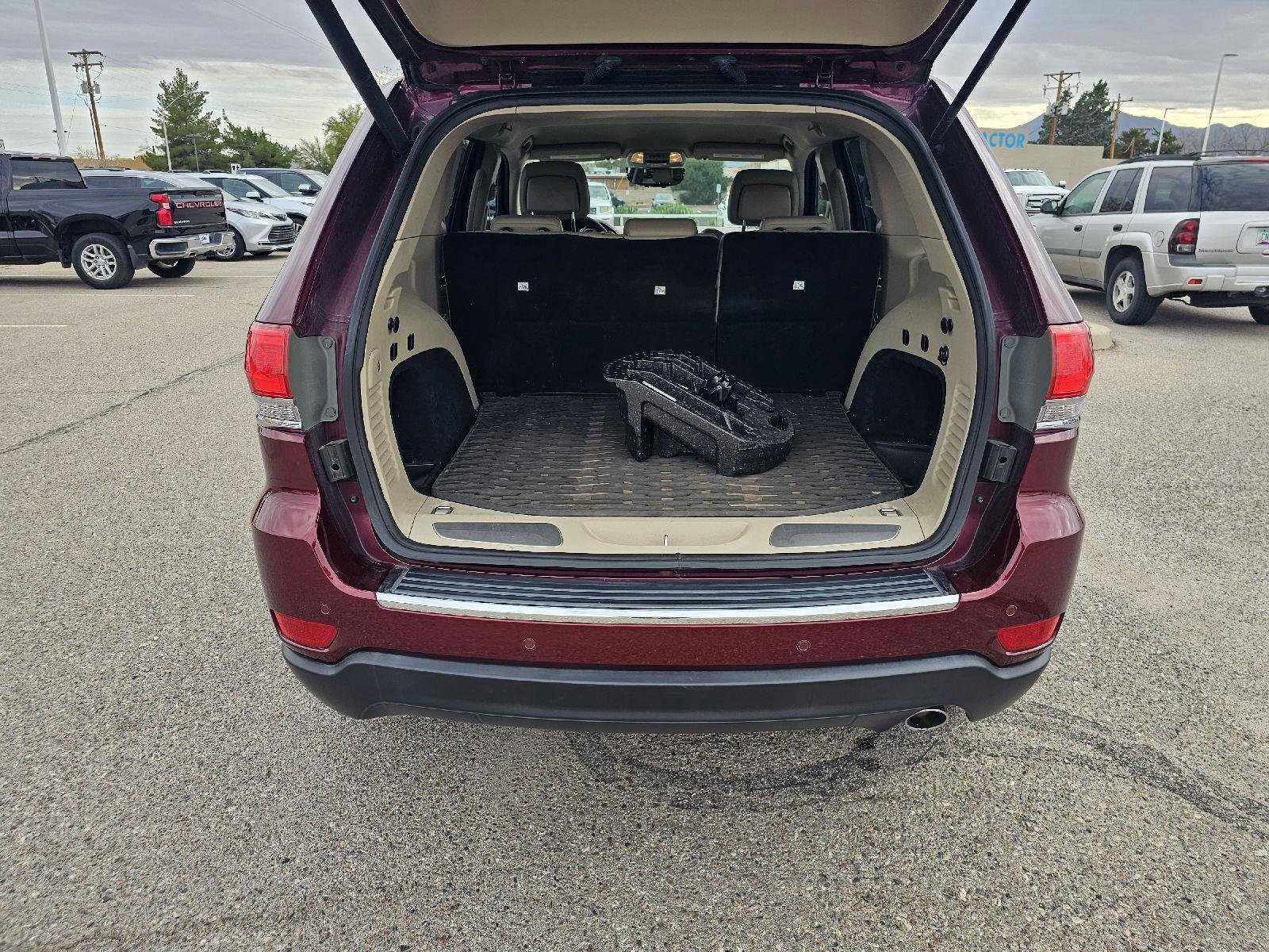 Used 2017 Jeep Grand Cherokee Limited image 14