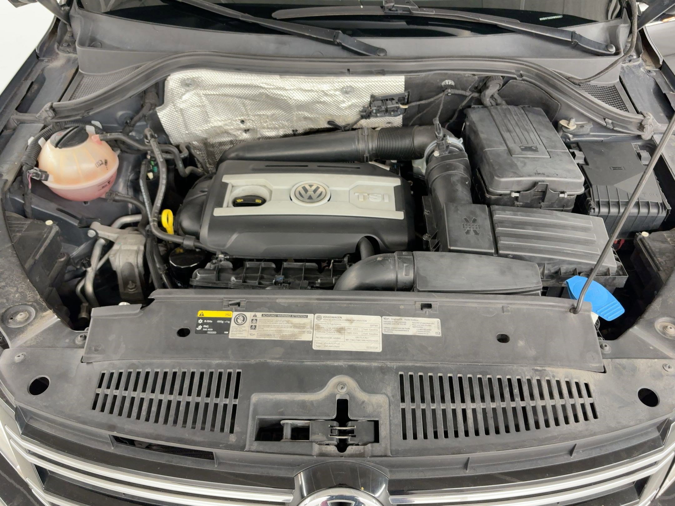 Used 2017 Volkswagen Tiguan SEL image 32