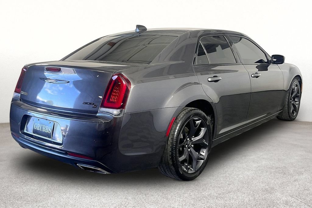 Used 2023 Chrysler 300 S RWD image 2