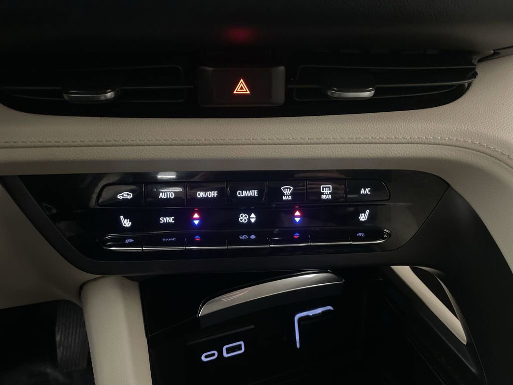 Used 2023 Buick Envision Preferred FWD image 11