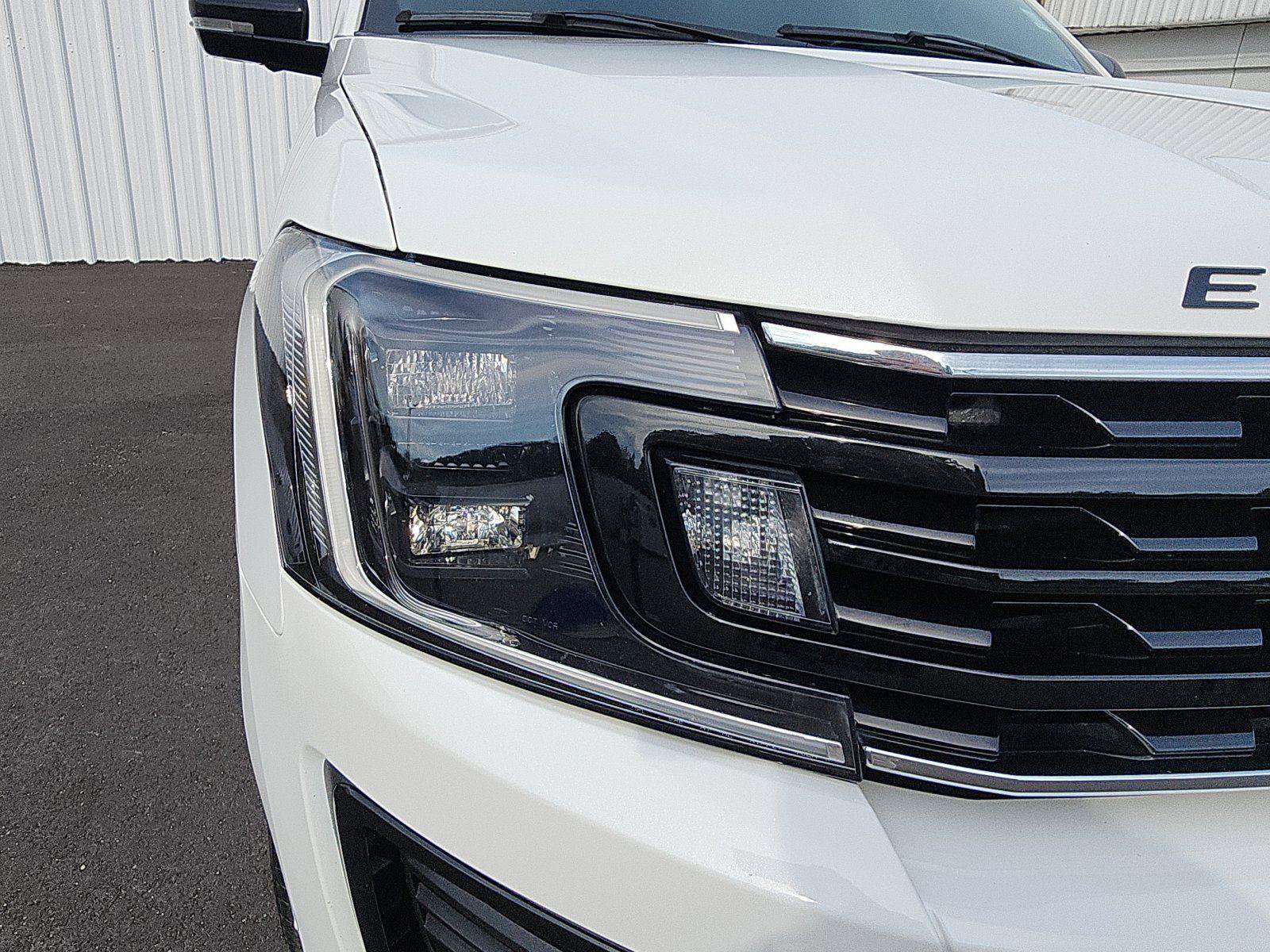 Used 2021 Ford Expedition Limited AWD/4WD image 12