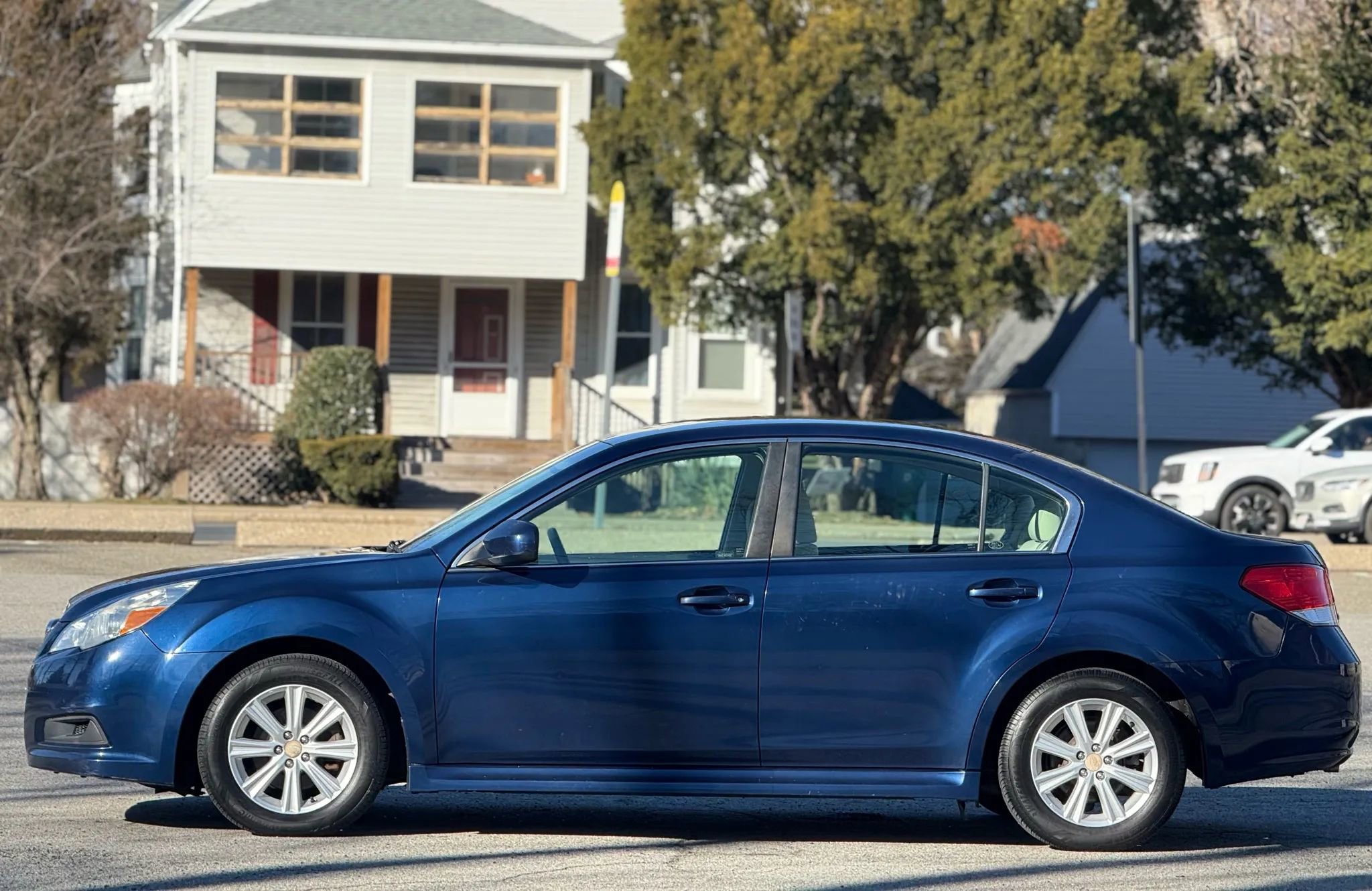 Used 2010 Subaru Legacy 2.5i Premium image 11