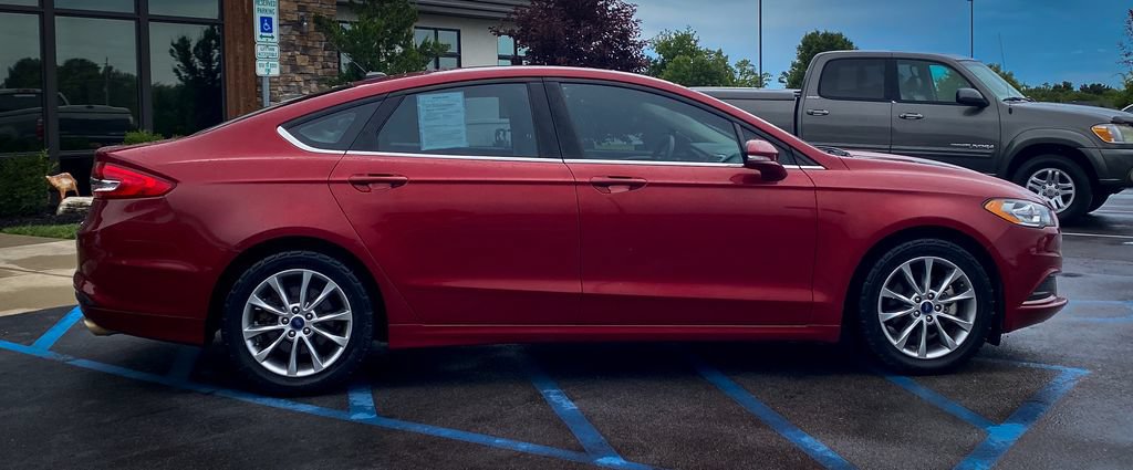 Used 2017 Ford Fusion SE w/ Fusion SE Technology Package FWD image 13
