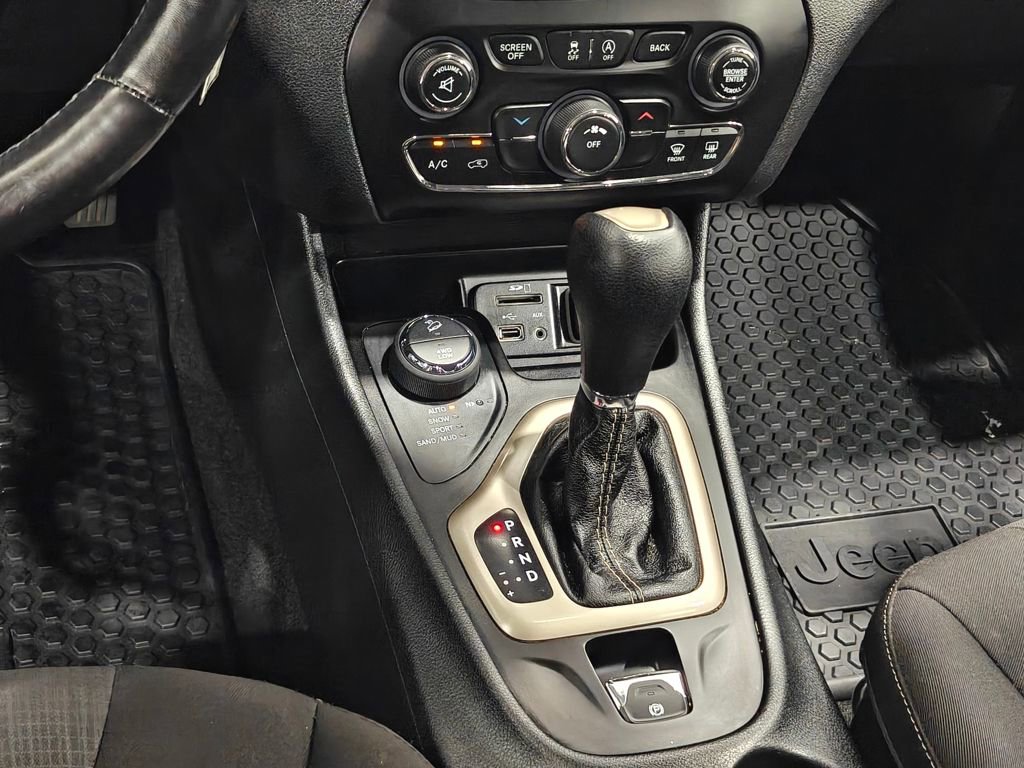Used 2015 Jeep Cherokee Latitude w/ Cold Weather Group image 7
