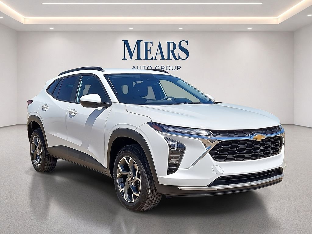 Used 2025 Chevrolet Trax LT FWD image 7