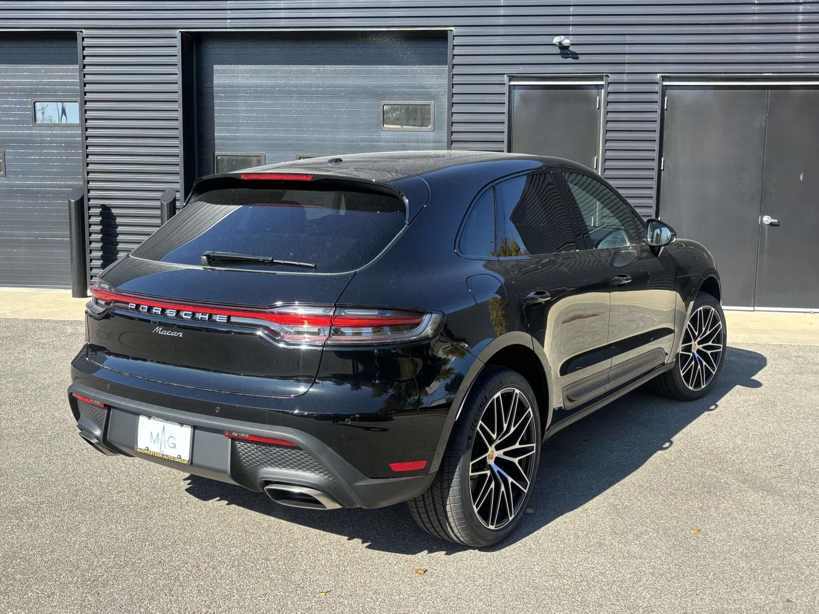 Used 2026 Porsche Macan AWD/4WD image 10