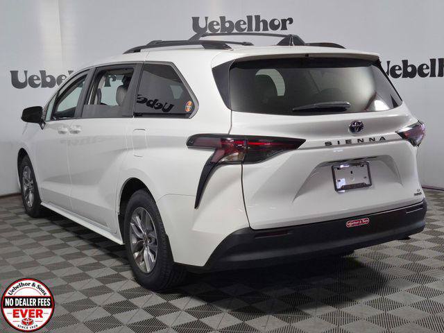 Certified 2023 Toyota Sienna LE FWD image 5