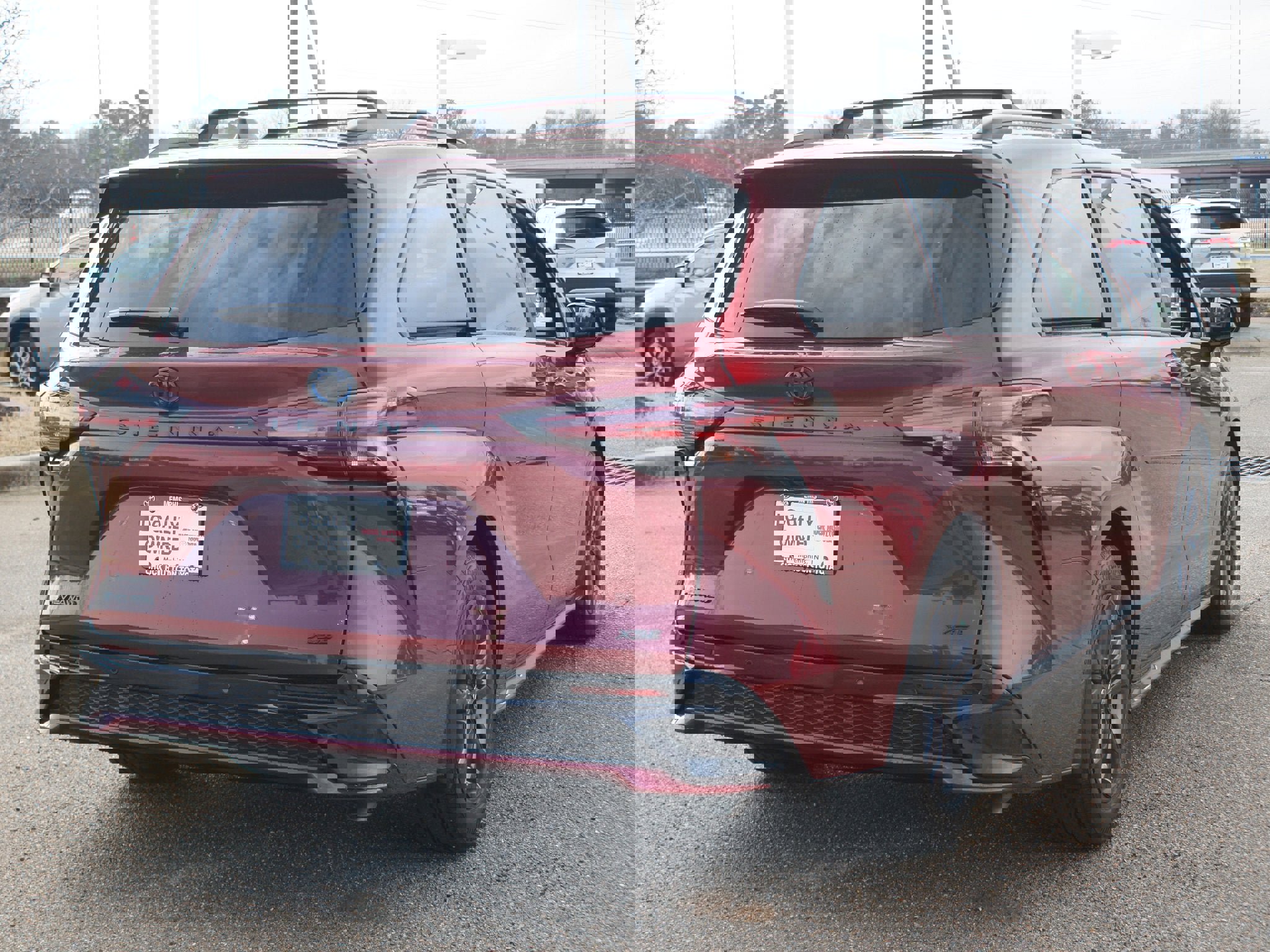 Used 2025 Toyota Sienna XSE w/ XSE Plus Package image 21