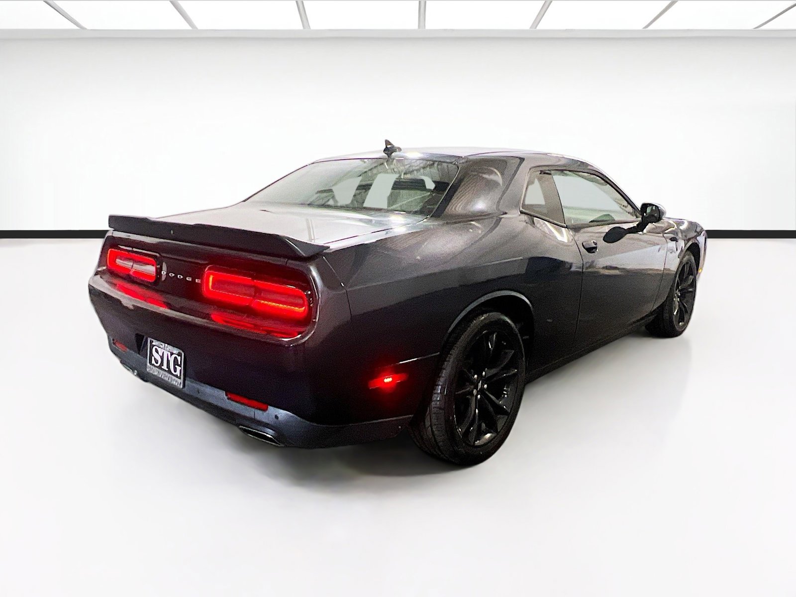Used 2018 Dodge Challenger SXT Plus RWD image 4