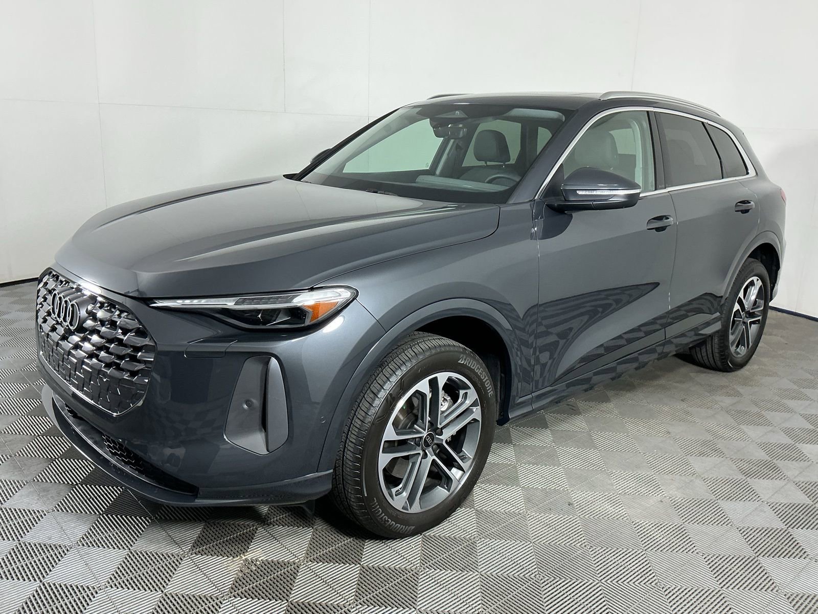 Used 2025 Audi Q5 Premium w/ Premium Plus AWD/4WD image 4