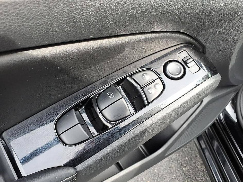 Used 2023 Nissan Altima 2.5 SV FWD image 12