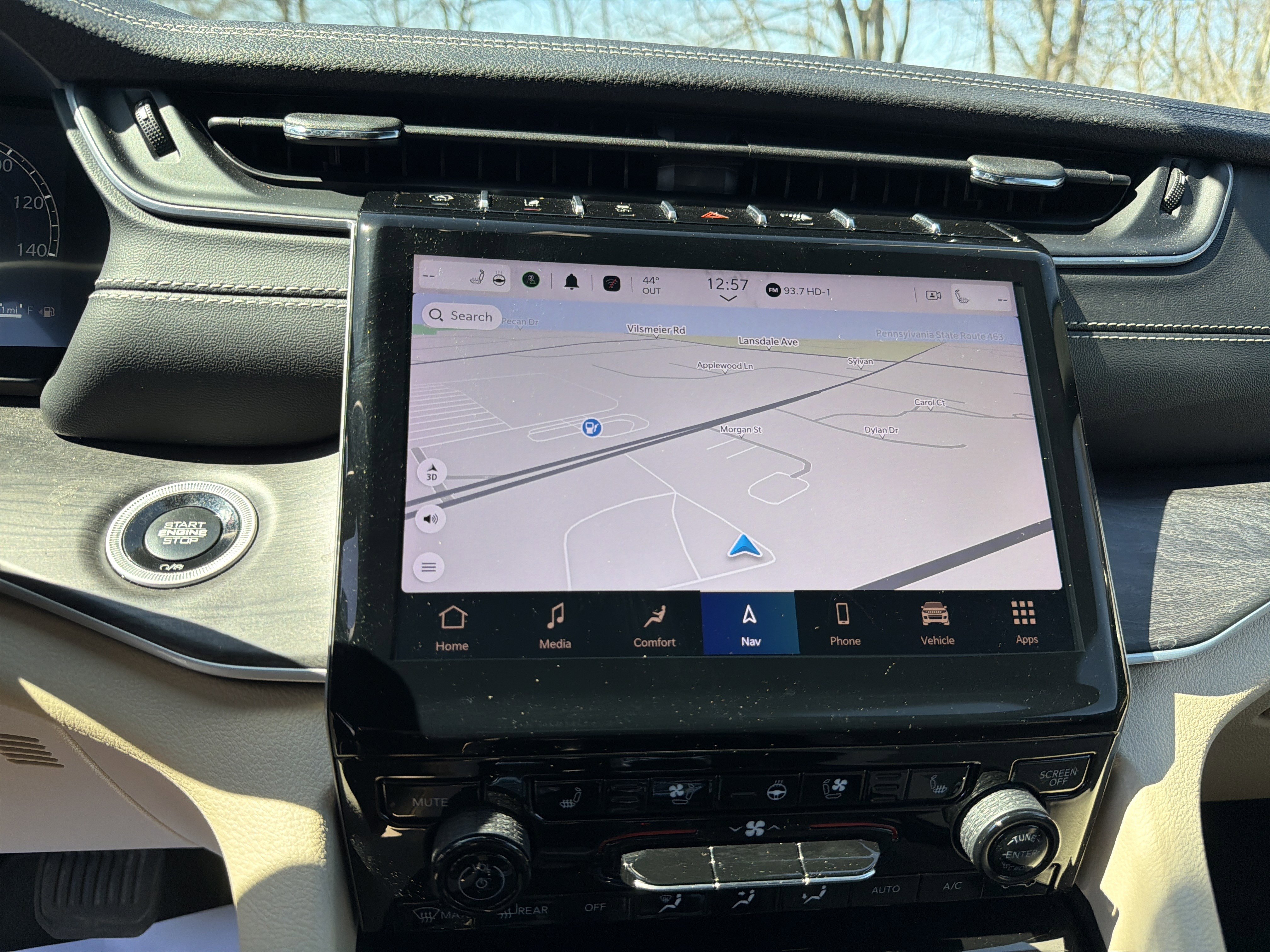 Certified 2025 Jeep Grand Cherokee L Limited w/ Luxury Tech Group II image 23