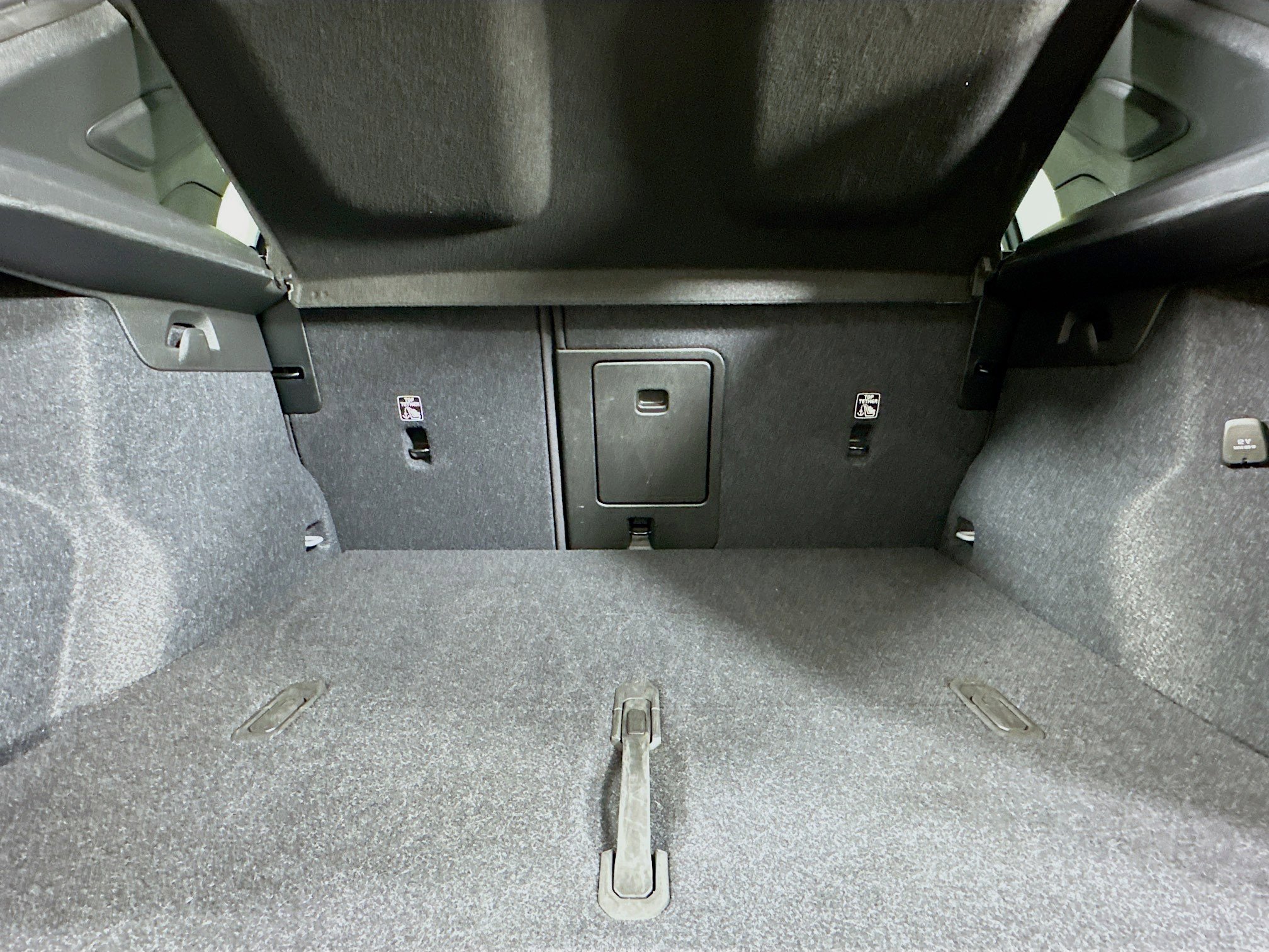 Used 2025 Volvo XC40 B5 Plus image 30