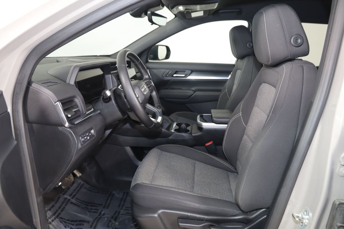 Used 2025 GMC Terrain Elevation w/ Technology Package II AWD/4WD image 12