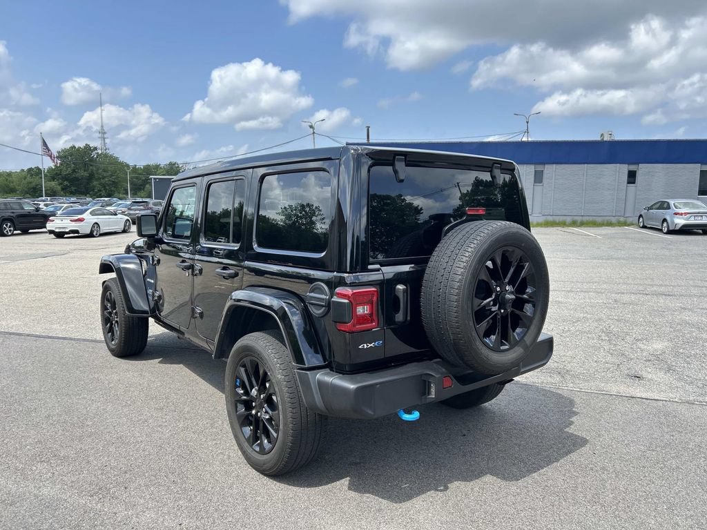Used 2022 Jeep Wrangler Unlimited Sahara w/ Cold Weather Group AWD/4WD image 3
