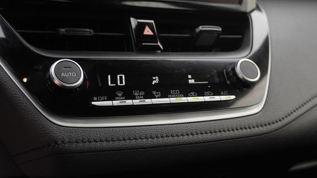 Used 2024 Toyota Corolla SE w/ SE Premium Package image 22