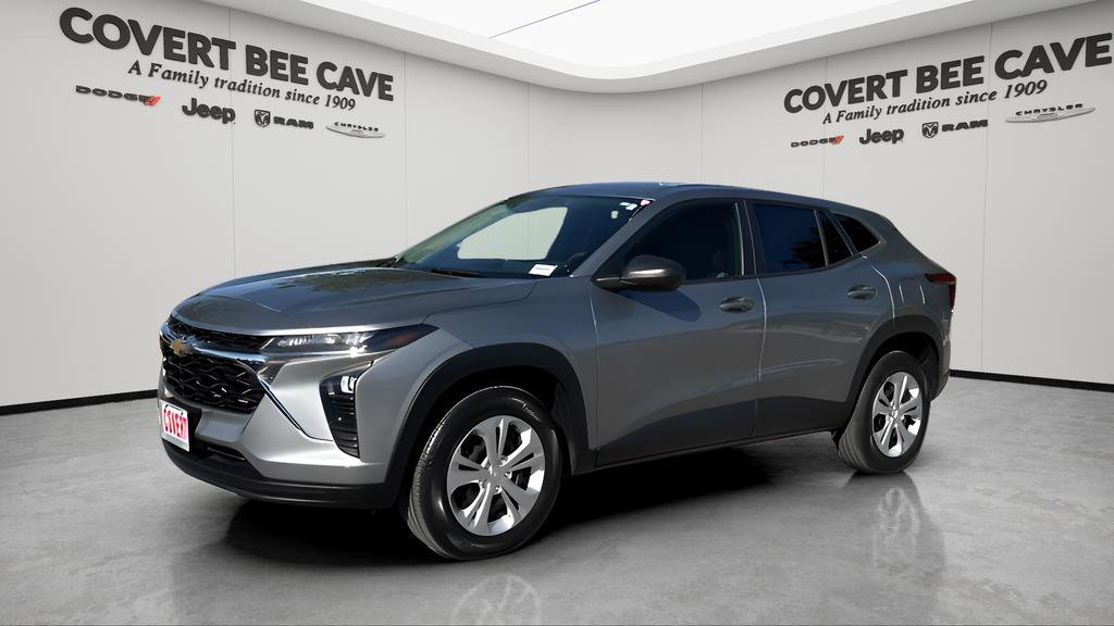 Used 2024 Chevrolet Trax LS w/ Driver Confidence Package image 3