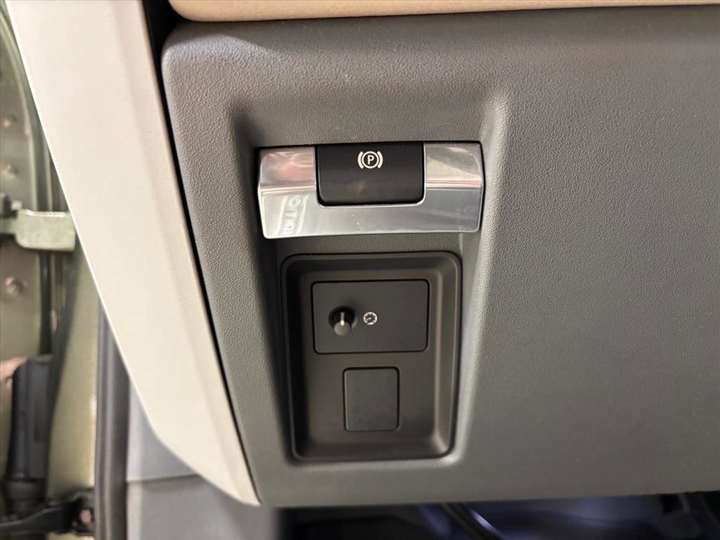 Used 2020 Land Rover Defender 110 First Edition image 21